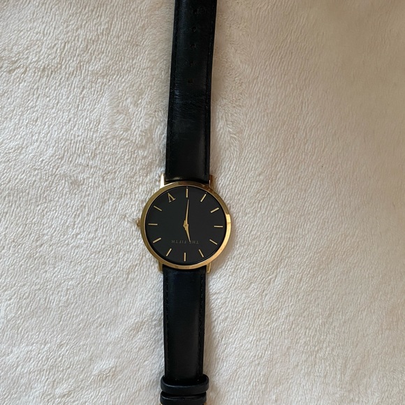 THE FIFTH BLACK & GOLD TONE WATCH - Picture 6 of 6